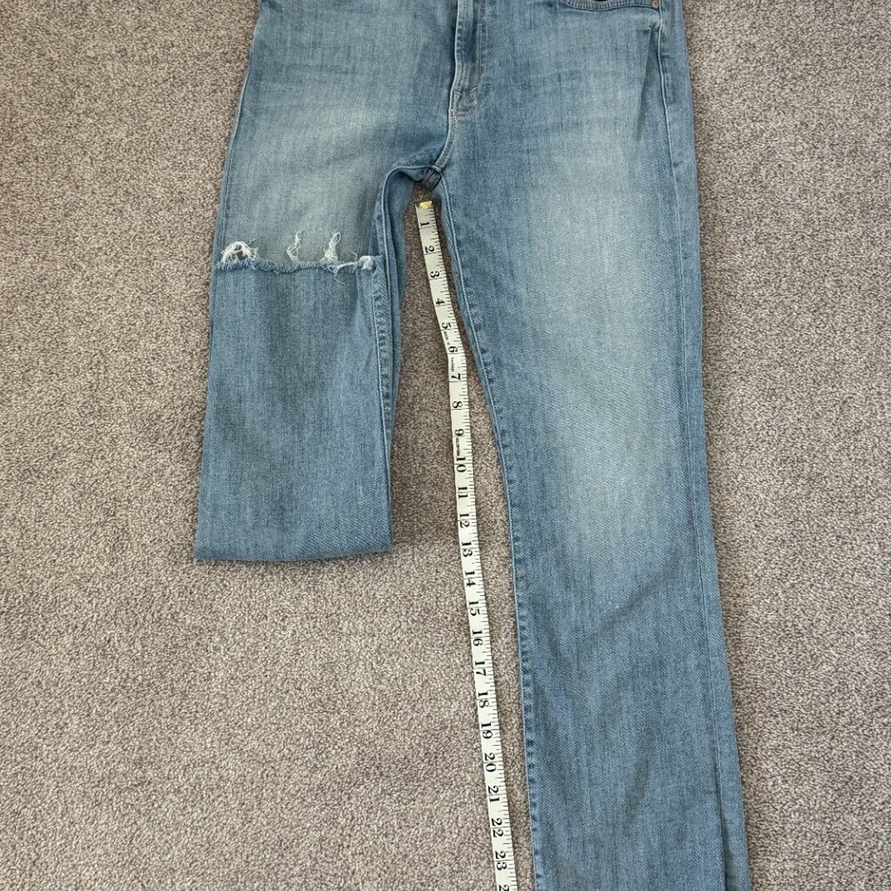 MOTHER The Rascal Ankle Snippet Mid Rise Crop Jeans in Tinge Light Wash - Picture 3 of 10